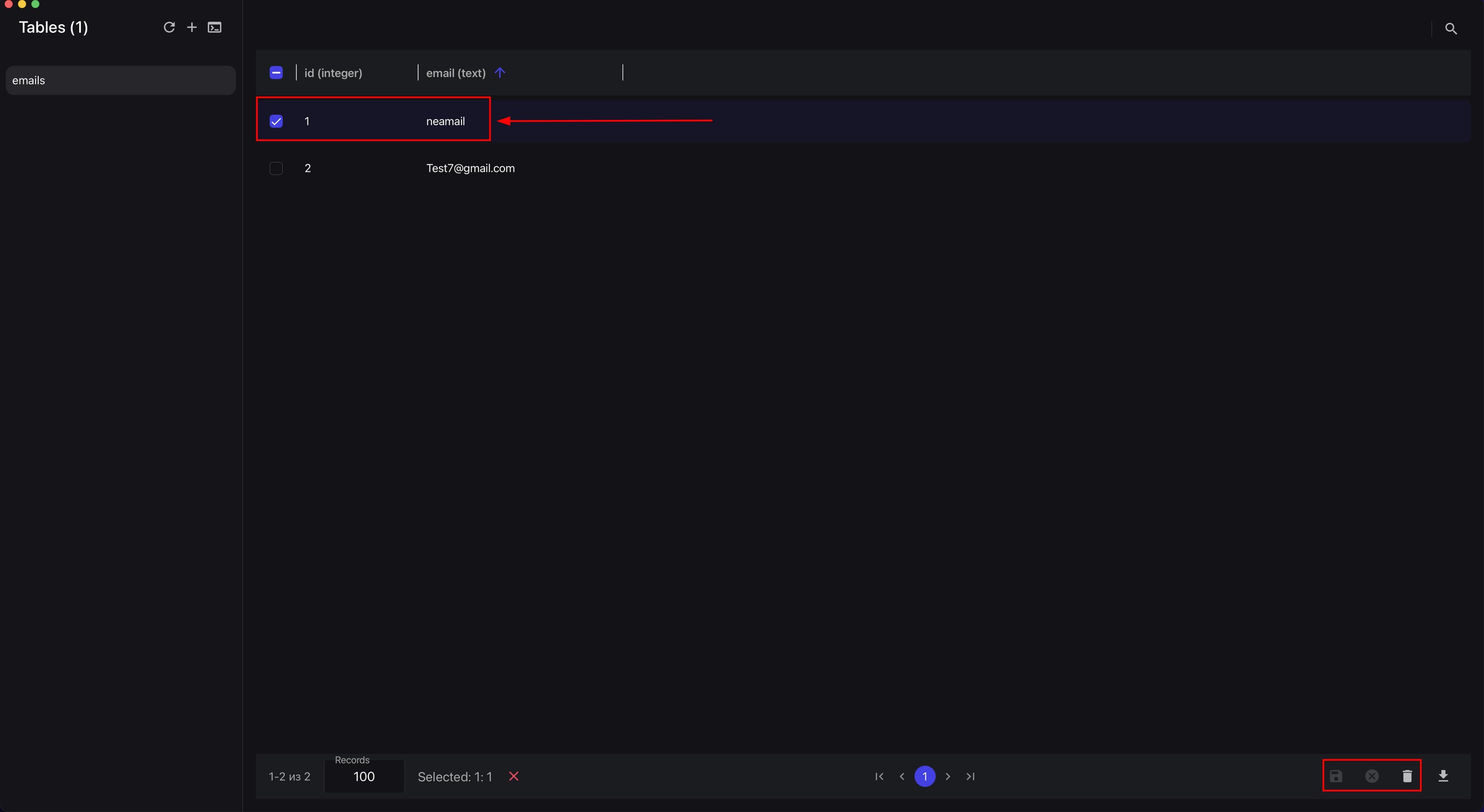 Data grid with a selected row and batch actions for saving canceling and deleting
